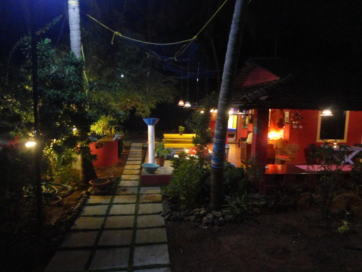 The Yuppi Hippi Female Hostel Anjuna Ngoại thất bức ảnh